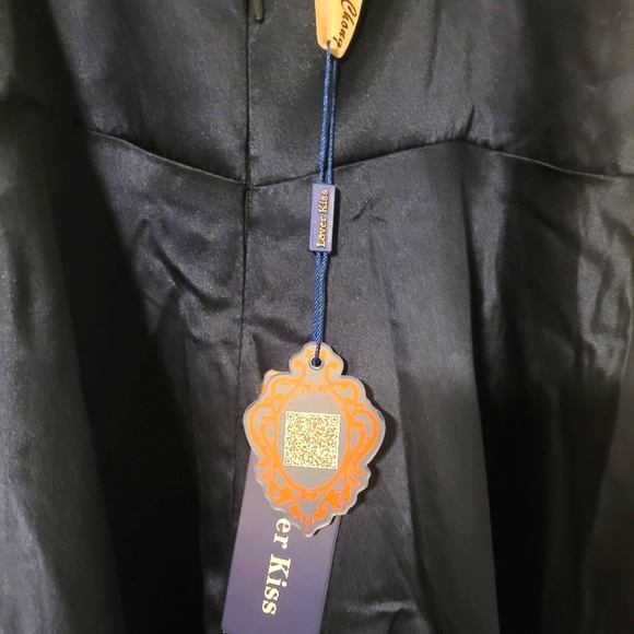 Navy blue gown. - Picture 2 of 3